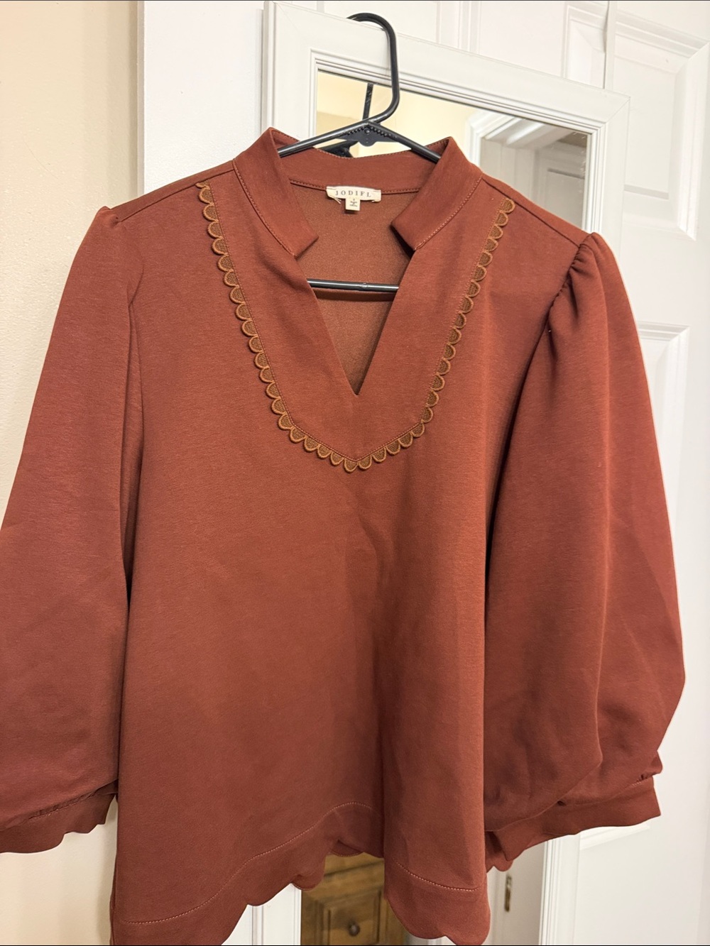 JODIFL Brand New w/o Tags Rust Scallop-Trim V-Neck Sweatshirt